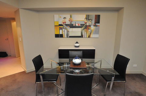 North Sydney Fully Self Contained Modern 2 Bed Apartment (2207BER) - Accommodation Sunshine Coast 3