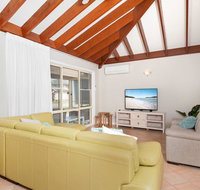 Occy's  Fingal Bay - Accommodation Sunshine Coast