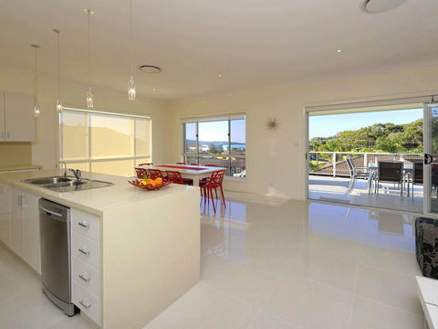 Ocean View Oasis@Fingal Bay - Accommodation Sunshine Coast 3