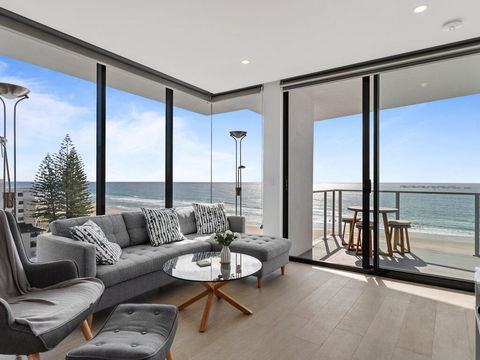 Ocean Views Apartment With Rooftop Pool - Accommodation Sunshine Coast 3