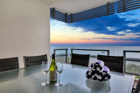 Oceana Darwin Central Oceanfront 3 Bedroom 2 Lounge Room Pool Gym Tennis Court Sleeps 9 - Accommodation Sunshine Coast 0