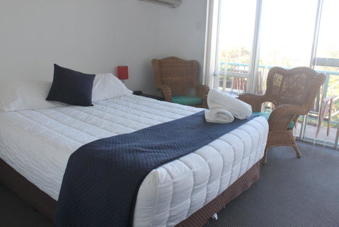 Oceanside Hawks Nest - Accommodation Sunshine Coast 3