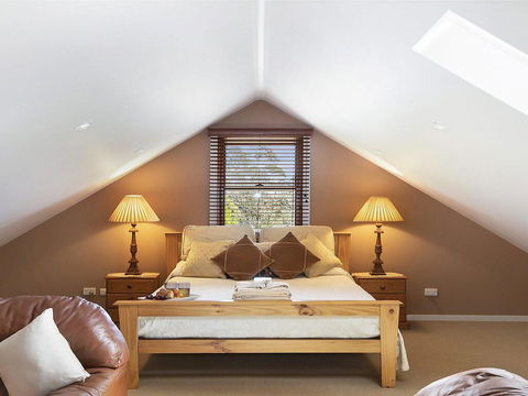 Old Mansfield Loft - Gardens, Gazebo And Getaways - Accommodation Sunshine Coast 3