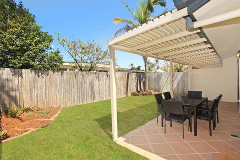 Oomoo 27b - 4 BDRM Townhouse - Close To Beaches - Accommodation Sunshine Coast 1