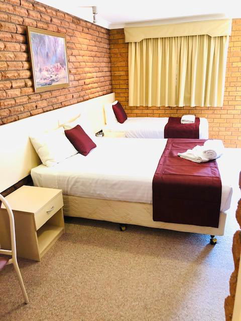 OVERLANDER MOTOR LODGE - Accommodation Sunshine Coast 3