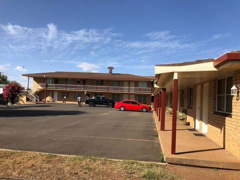 OVERLANDER MOTOR LODGE - Accommodation Sunshine Coast 0