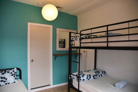 Ozzie Pozzie Backpackers - Port Macquarie YHA - Accommodation Sunshine Coast 1