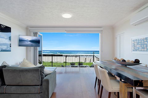 Palm Beach Beachfront Townhouse - Accommodation Sunshine Coast 0