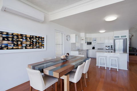 Palm Beach Beachfront Townhouse - Accommodation Sunshine Coast 3
