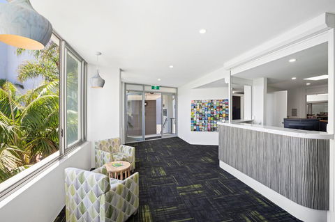 Palm Court Motor Inn - Accommodation Sunshine Coast 0