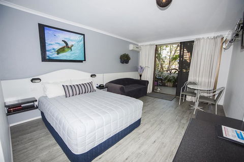 Palm Court Motor Inn - Accommodation Sunshine Coast 1