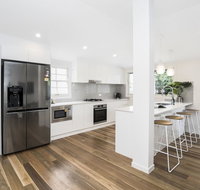 Park Avenue Terrace House Sleeps 9 - Accommodation Sunshine Coast