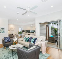 Park Avenue Townhouse Retreat Brisbane Sleeps 10 - Accommodation Sunshine Coast