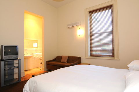 Park Hotel - Accommodation Sunshine Coast 0