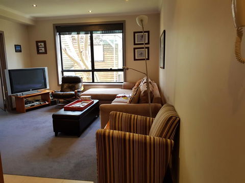 Peak 105 - Accommodation Sunshine Coast 2