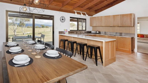 Peak View House - Accommodation Sunshine Coast 0