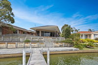 Pelican Brief - relaxing canal frontage