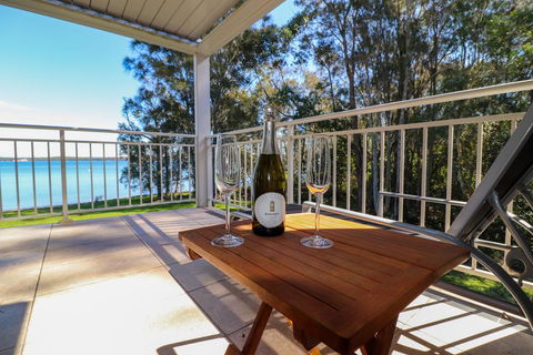 Pelican Escape Executive Home At Raffertys Resort - Accommodation Sunshine Coast 3