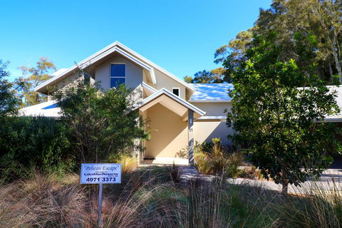 Pelican Escape Executive Home At Raffertys Resort - Accommodation Sunshine Coast 0