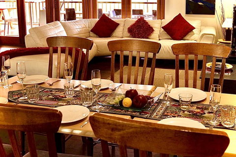 Pemberton Lodge - Accommodation Sunshine Coast 2