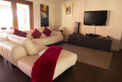 Pemberton Lodge - Accommodation Sunshine Coast 3