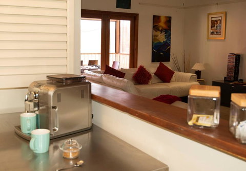 Pemberton Lodge - Accommodation Sunshine Coast 0