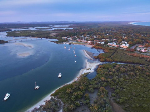 Pet Friendly - Barnacle - Accommodation Sunshine Coast 2