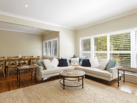 Pet Friendly - Summer Cottage - Accommodation Sunshine Coast 2