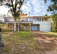 Pet Friendly 4 Bedroom Holiday Home - River Views - Accommodation Sunshine Coast