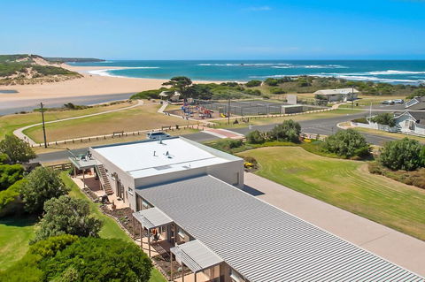 Peterborough House Motel - Accommodation Sunshine Coast 2