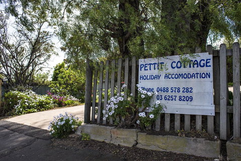 Pettit Cottage - Accommodation Sunshine Coast 1