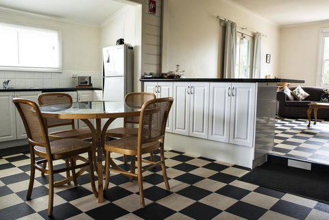 Pettit Cottage - Accommodation Sunshine Coast 2