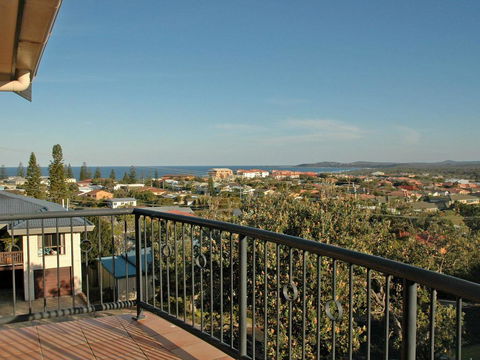 Phoenix Terrace -townhouse Yamba - Accommodation Sunshine Coast 0