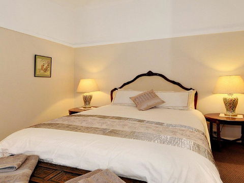 Plum Tree Cottage - Warm, Cosy & Walk To Town - Accommodation Sunshine Coast 2