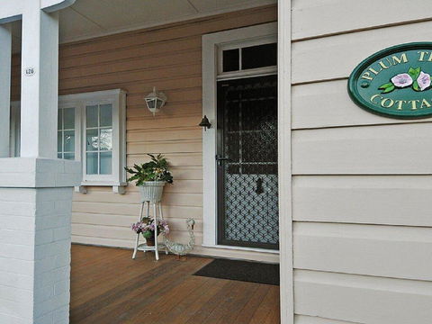 Plum Tree Cottage - Warm, Cosy & Walk To Town - Accommodation Sunshine Coast 1