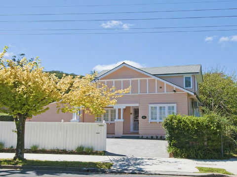 Plum Tree Cottage - Warm, Cosy & Walk To Town - Accommodation Sunshine Coast 0