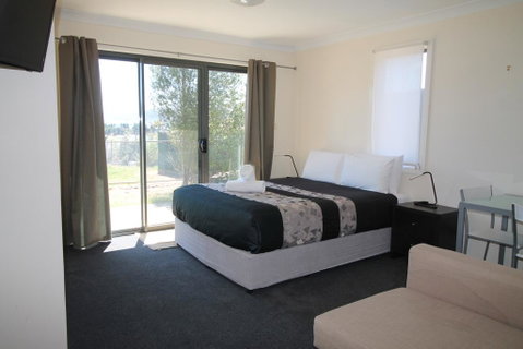 Poley Cow Studio - Accommodation Sunshine Coast 2