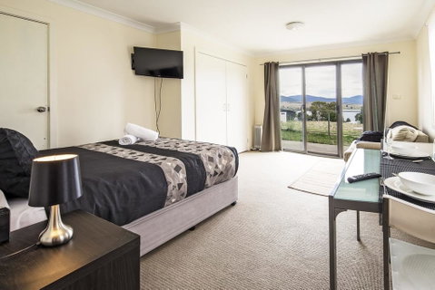 Poley Cow Studio - Accommodation Sunshine Coast 0