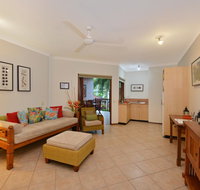 Poolside  Hibiscus - Accommodation Sunshine Coast
