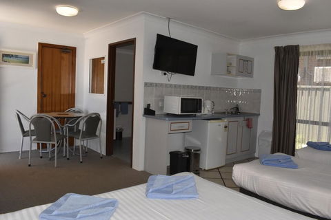 Port O'Call Motel - Accommodation Sunshine Coast 3