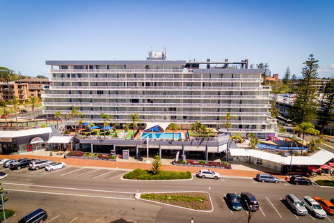 Port Pacific Resort - Accommodation Sunshine Coast 2