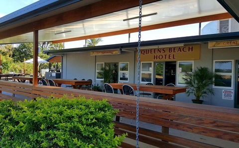 Queens Beach Hotel - Accommodation Sunshine Coast 0