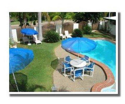Queens Beach Hotel - Accommodation Sunshine Coast 2