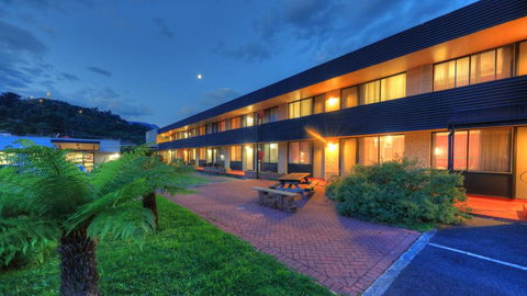 Queenstown Motor Lodge - Accommodation Sunshine Coast 1