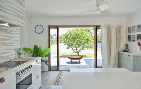 Quiet Pet Friendly Home 3 Houses To Beach Entry With Private Pool Walk To Shops - Accommodation Sunshine Coast 2