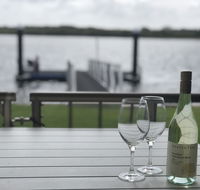 Quiet River Front Escape Walk to Ocean Street  Shops - Accommodation Sunshine Coast
