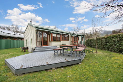 R & R In Bright - Short Walk To Town - Accommodation Sunshine Coast 1