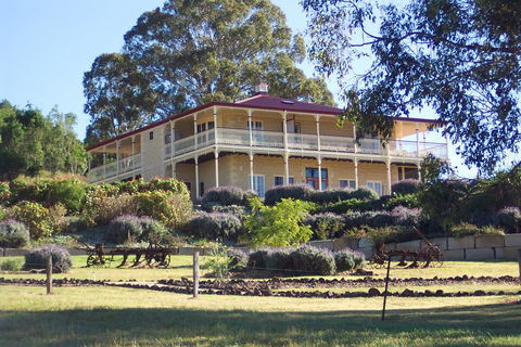 R On The Downs BnB & Cottages - Accommodation Sunshine Coast 0