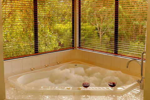 Rainbow Trail Chalets - Accommodation Sunshine Coast 3