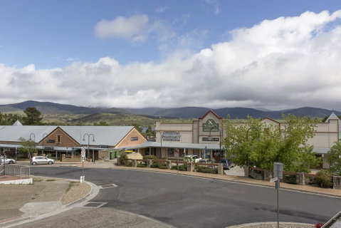Razorback 6 - Razorback Plaza Jindabyne - Accommodation Sunshine Coast 0